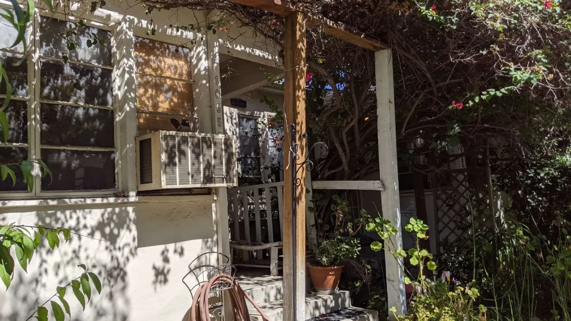 10555 Bloomfield Street, Toluca Lake — photograph 2