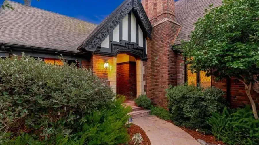 I get it. We have private property rights. If I have the money to outbid a museum to buy a Tintoretto or an Edward Hopper, and then go home and toss it in the fireplace, more power to me.