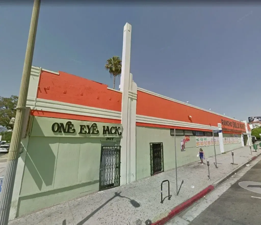 3967 Beverly & Friends — photograph 3