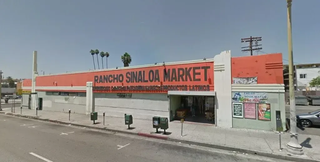 3967 Beverly & Friends — photograph 5